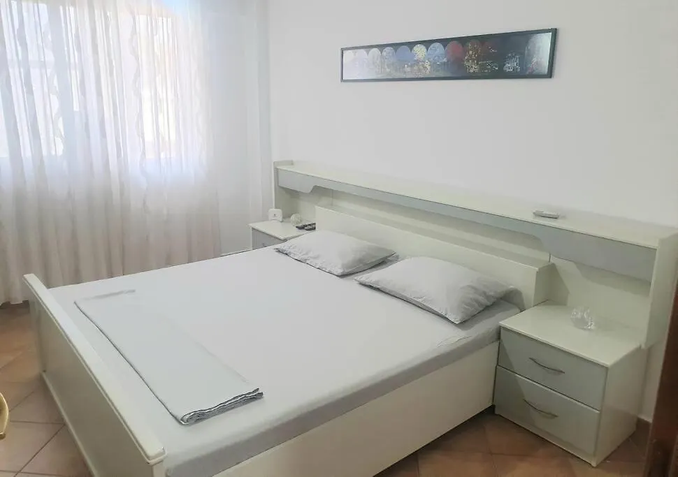 Lovely 2-Bedroom Rental Apartment In Tirana Center 0*,