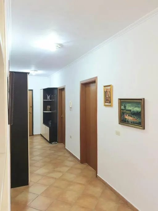 Lovely 2-Bedroom Rental Apartment In Tirana Center 0*,  אלבניה